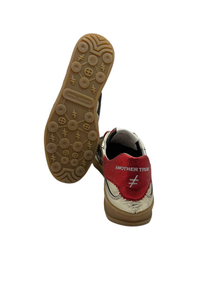 Another Trend A0325878 Platino + Rojo Gold Trainers with Red Heel, Red Laces & Black Logo