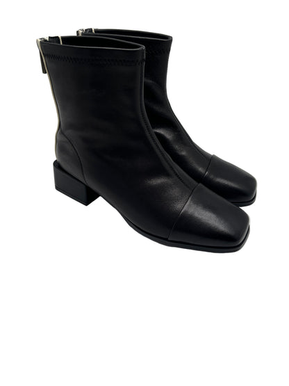 Loretta Vitale W5328B Black Ankle Boots with Cream Stripe & Back Zip