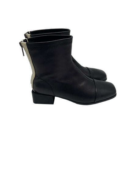 Loretta Vitale W5328B Black Ankle Boots with Cream Stripe & Back Zip