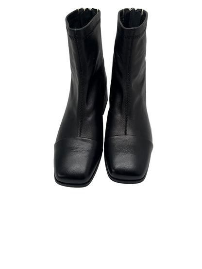 Loretta Vitale W5328B Black Ankle Boots with Cream Stripe & Back Zip