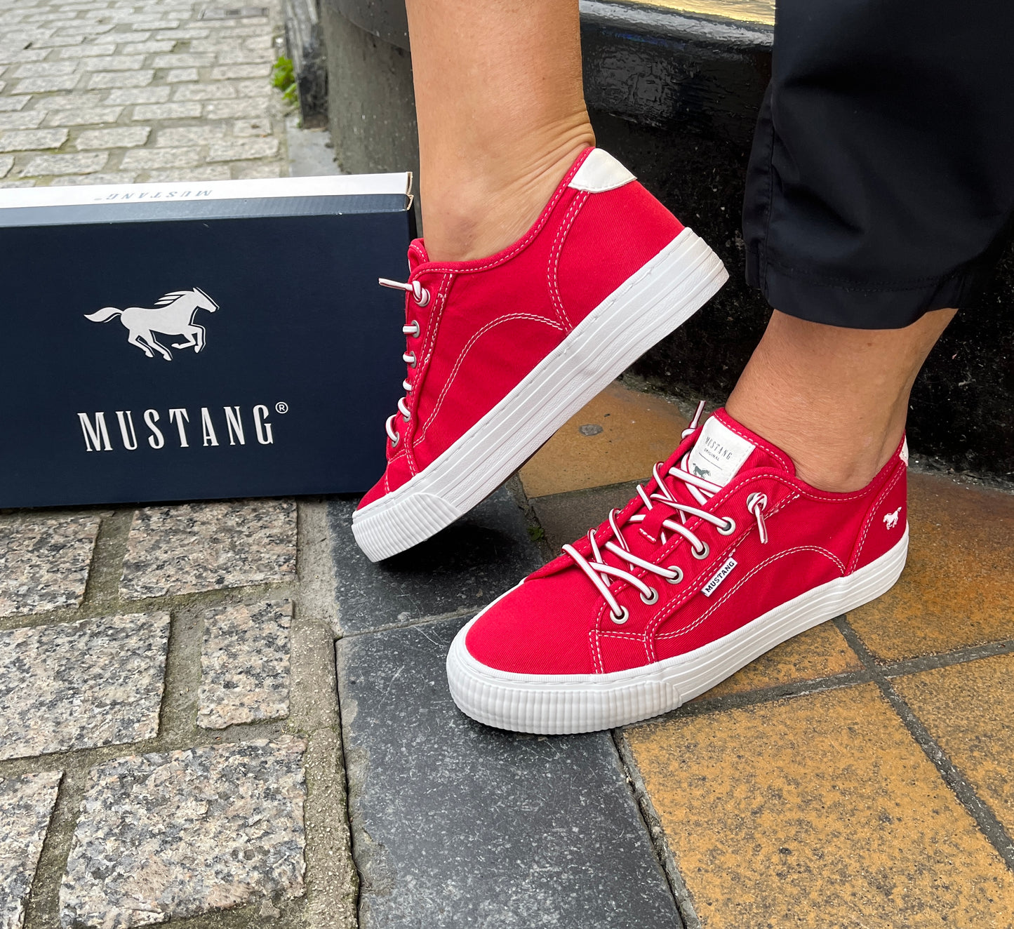 Mustang 1420-304-5 Red Trainers