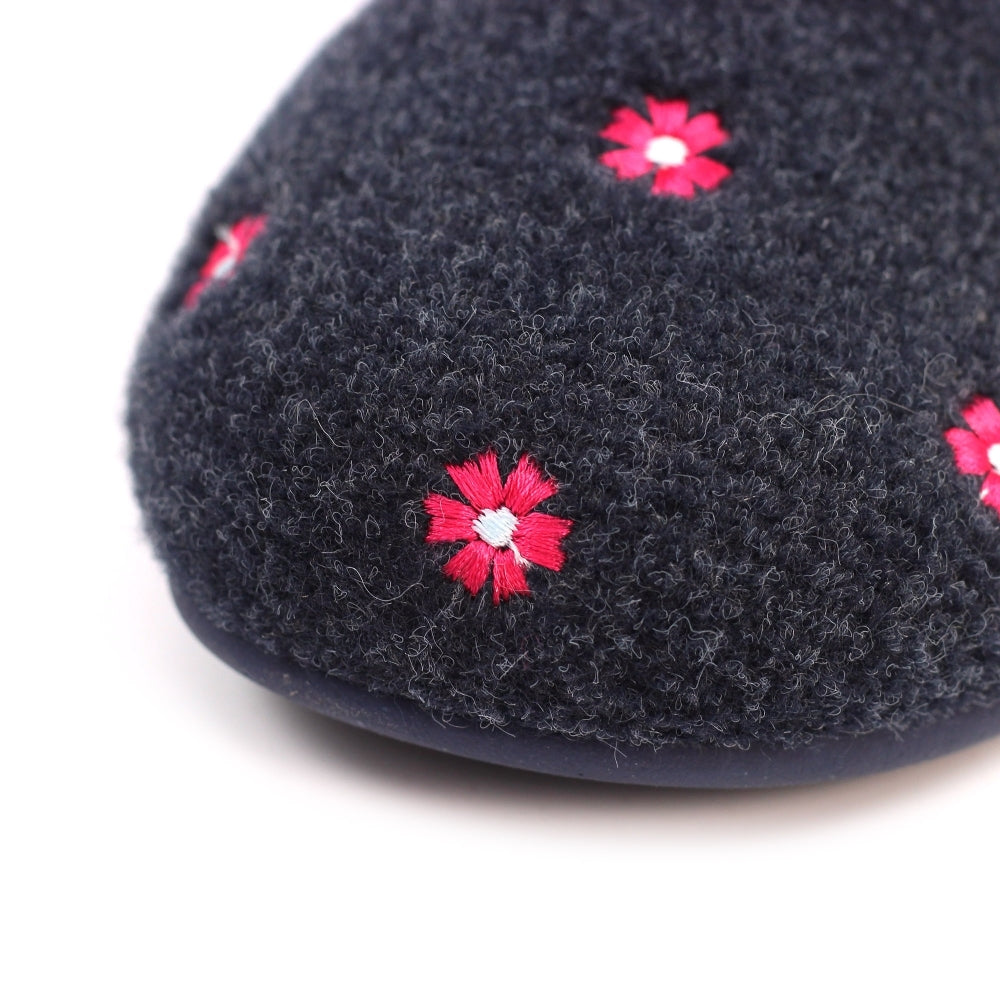 Lunar KLA250 Havana Navy Blue Flower Slippers