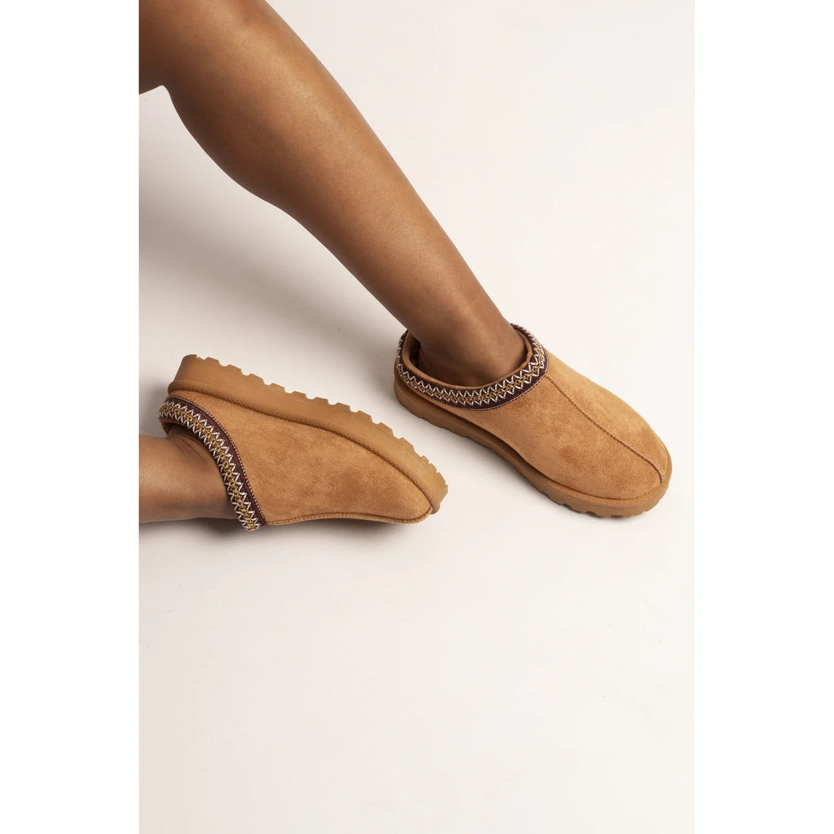 Lunar KLZ003 TN Nepal Tan Slippers