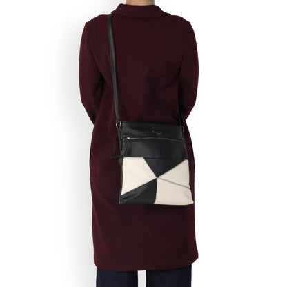 Remonte Q0735-00 Black & Cream Handbag