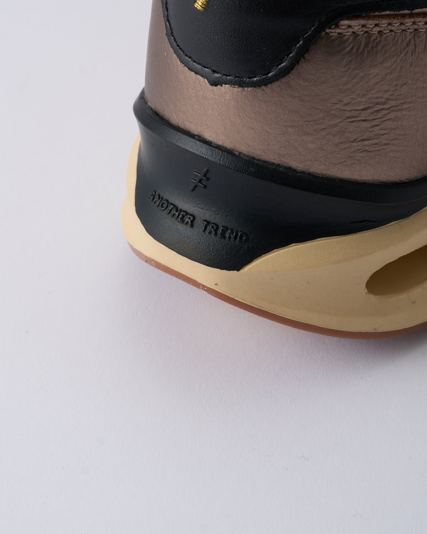 Another Trend A041V3C9 Smoke Trainers