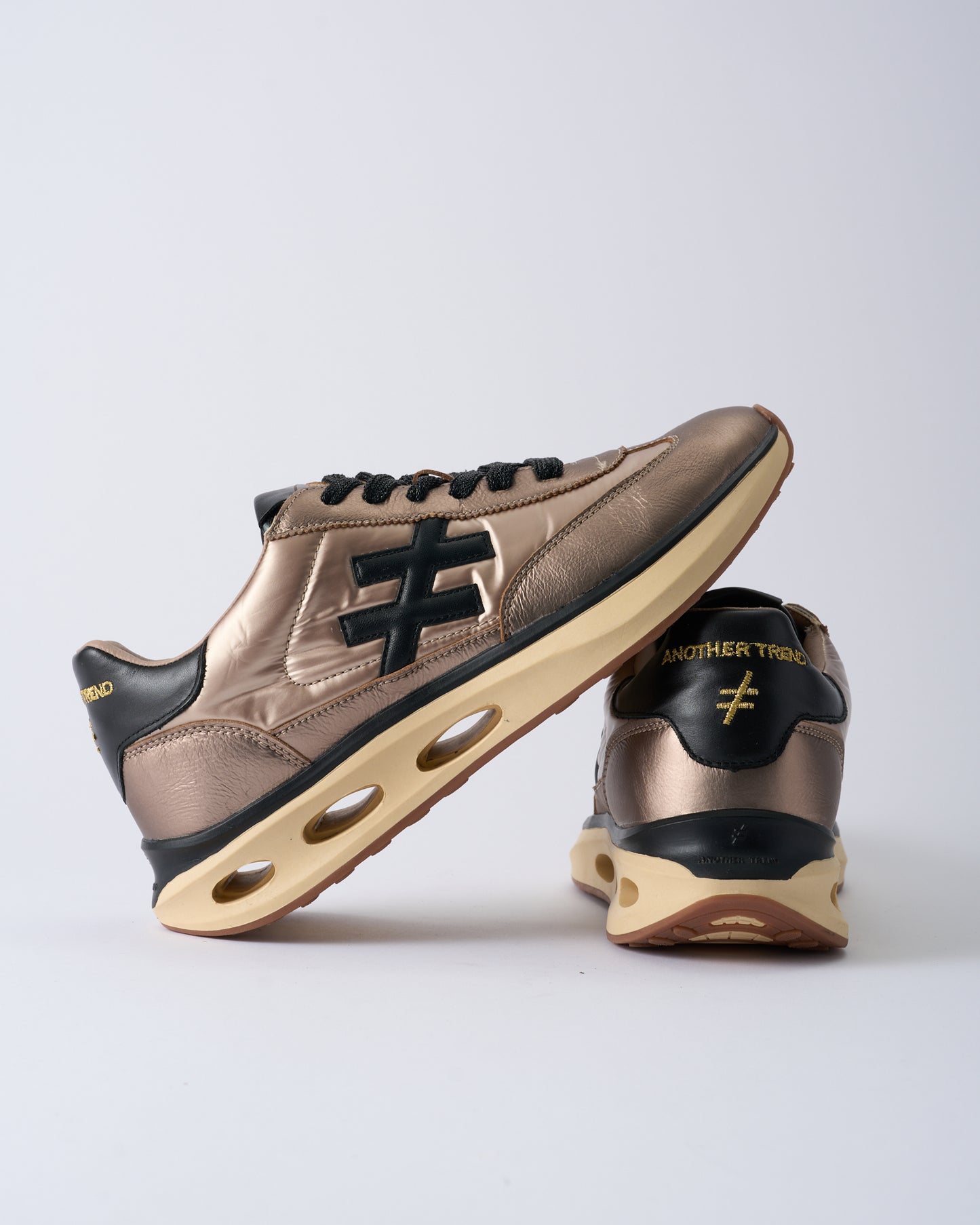 Another Trend A041V3C9 Smoke Trainers