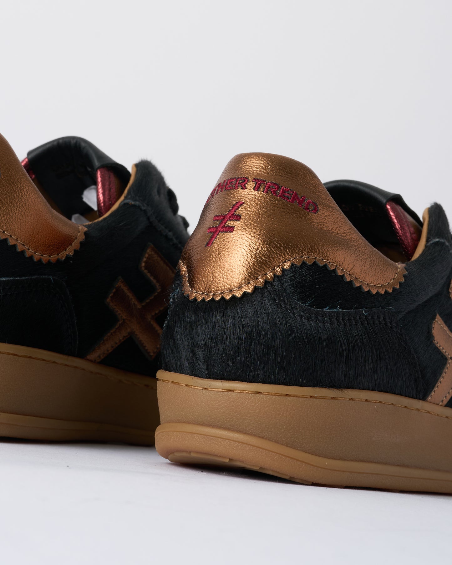 Another Trend A032P105 Pony Black & Gold Trainers