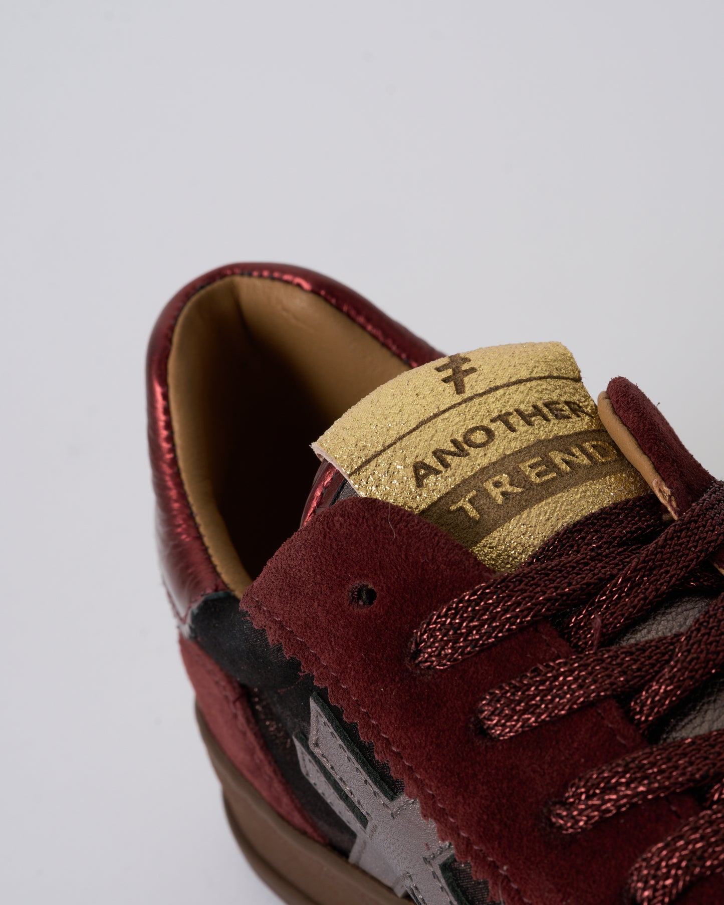 Another Trend A0328357 Burgundy Baby Silk+Vintage Metal Red Trainers