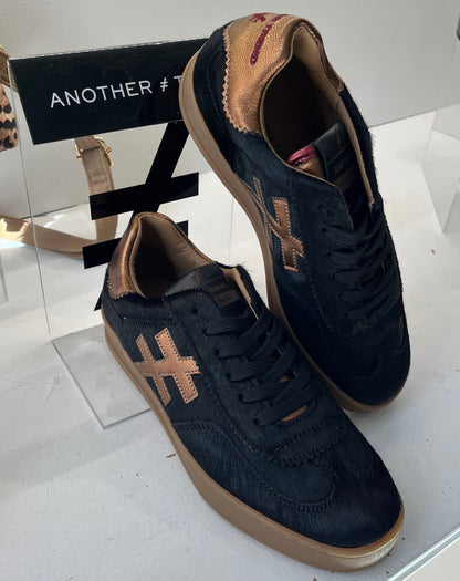 Another Trend A032P105 Pony Black & Gold Trainers