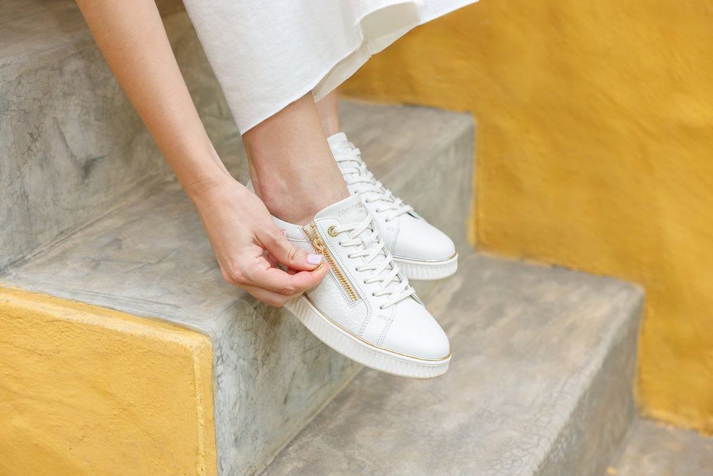 Remonte D2E00-80 Off White & Gold Combi Trainers with Zip