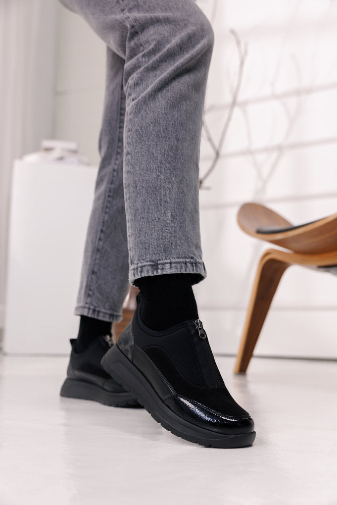 Remonte D2V01-04 Black Front Zip Sneakers with Leopard Print Heel