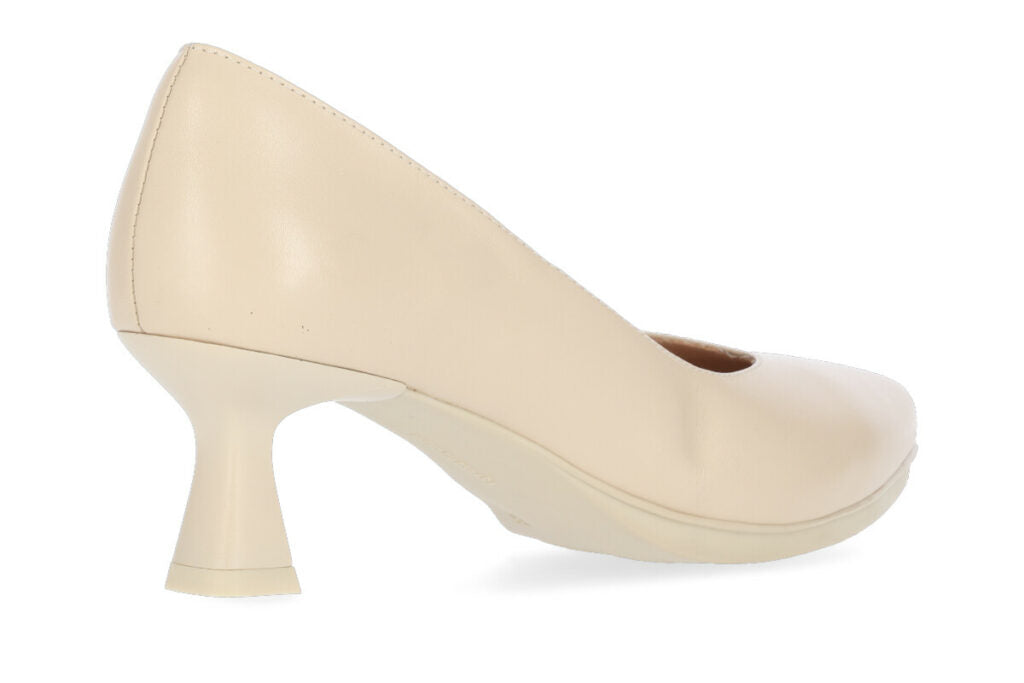 Cream hot sale pump shoes