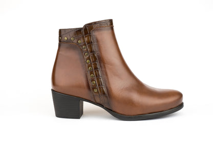 Desiree Shoes Neus15 Diana & Coco Siena Tan Stud Croc Ankle Boots