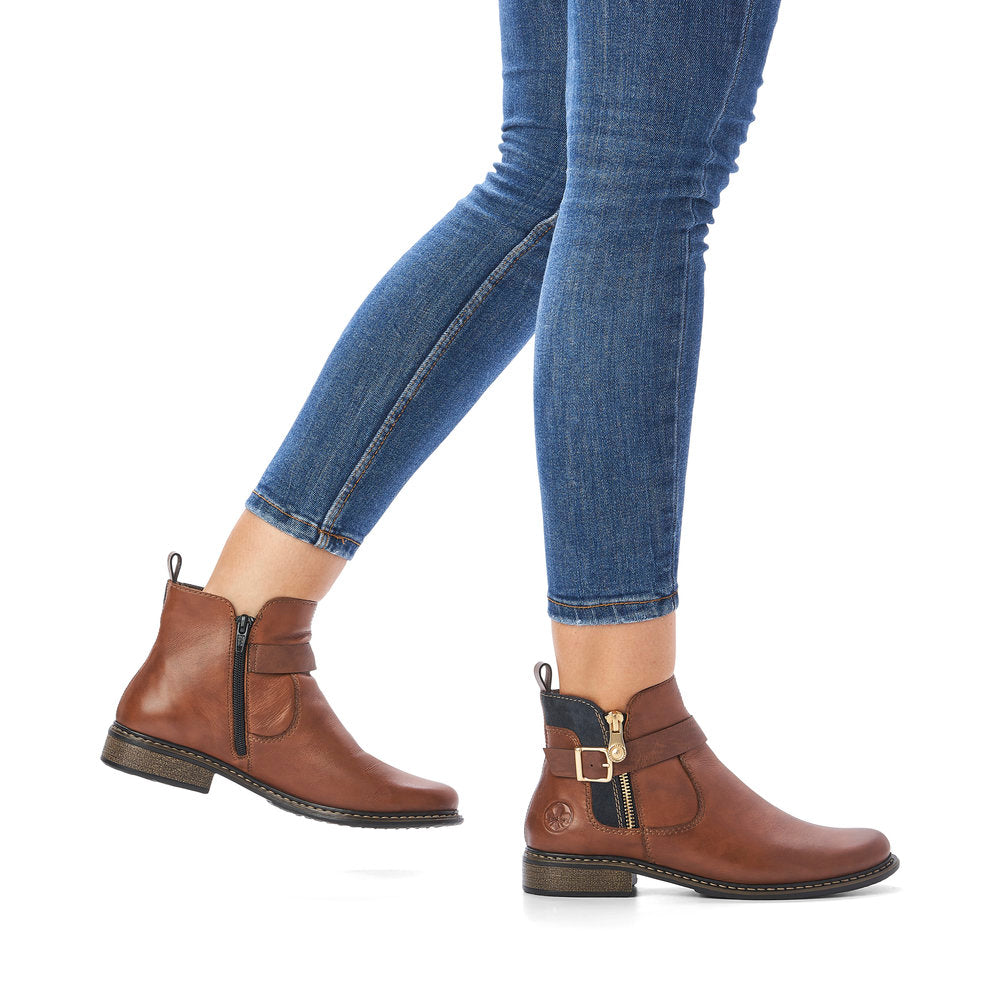 Open sided ankle outlet boots