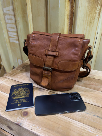 Ashwood Leather Gin Brandy Leather Medium Body Bag